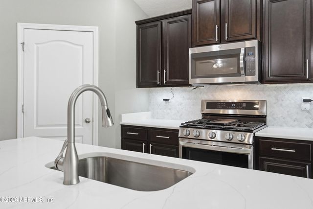 121 LOCHNAGAR MOUNTAIN Drive, St. Johns, FL 32259