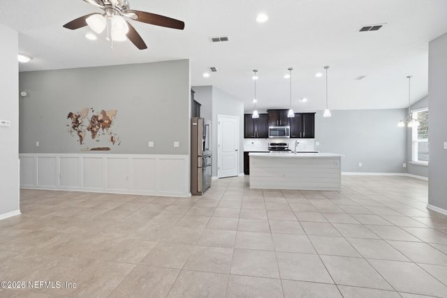 121 LOCHNAGAR MOUNTAIN Drive, St. Johns, FL 32259