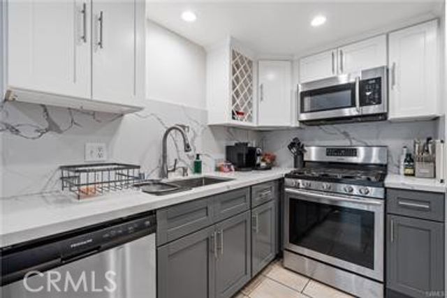 5291 Colodny Dr, Agoura Hills, CA 91301