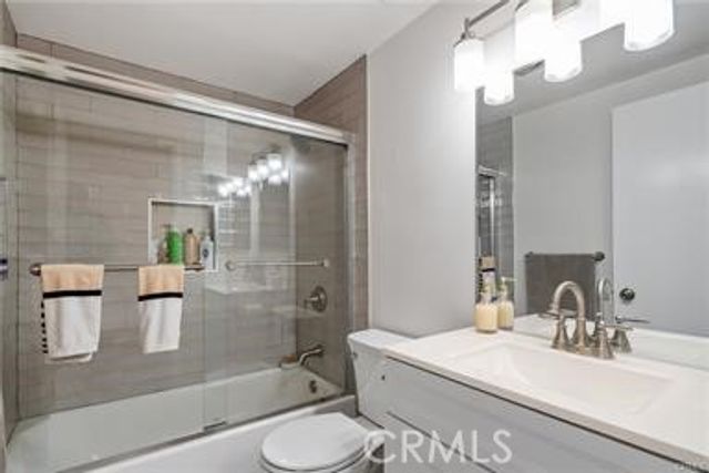 5291 Colodny Dr, Agoura Hills, CA 91301