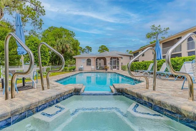 705 Augusta BLVD 4, Naples, FL 34113