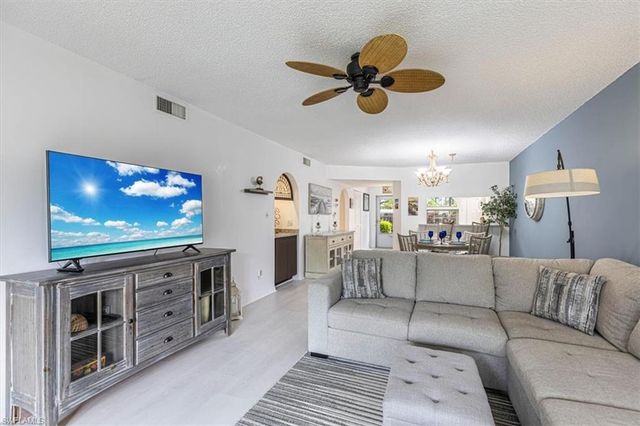 705 Augusta BLVD 4, Naples, FL 34113