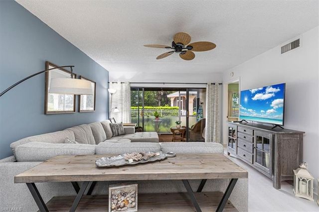 705 Augusta BLVD 4, Naples, FL 34113