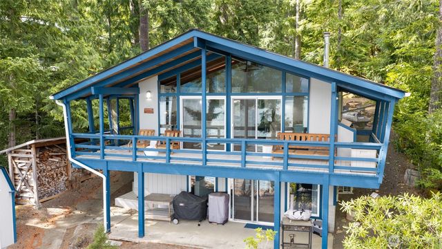 411 N Potlatch Drive N, Hoodsport, WA 98548