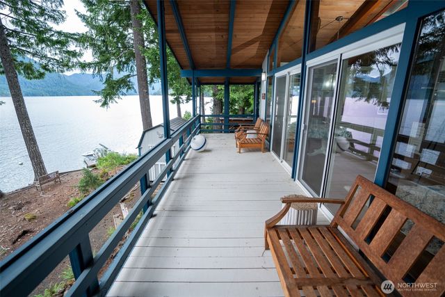 411 N Potlatch Drive N, Hoodsport, WA 98548