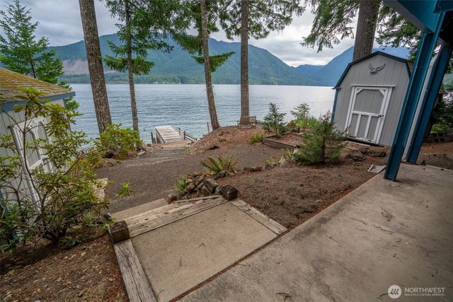 411 N Potlatch Drive N, Hoodsport, WA 98548