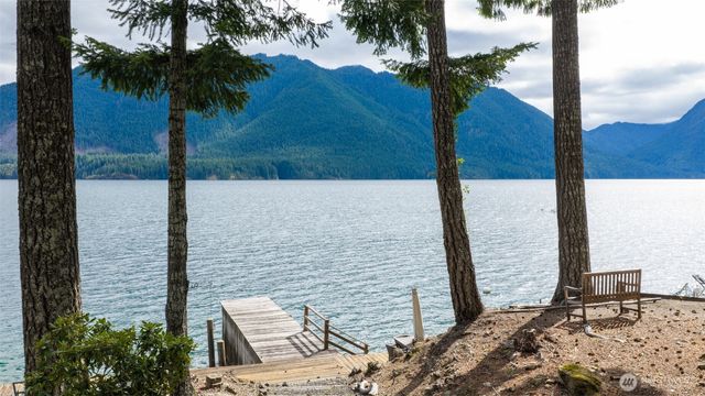 411 N Potlatch Drive N, Hoodsport, WA 98548