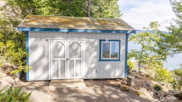 411 N Potlatch Drive N, Hoodsport, WA 98548