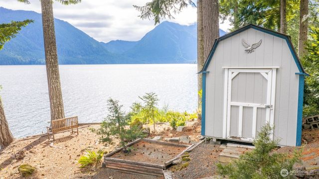 411 N Potlatch Drive N, Hoodsport, WA 98548
