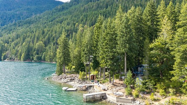 411 N Potlatch Drive N, Hoodsport, WA 98548