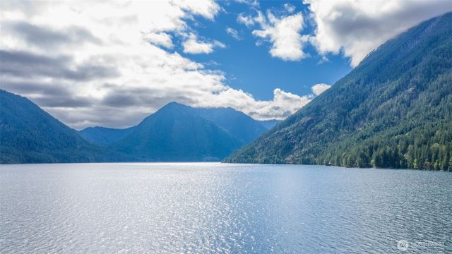 411 N Potlatch Drive N, Hoodsport, WA 98548