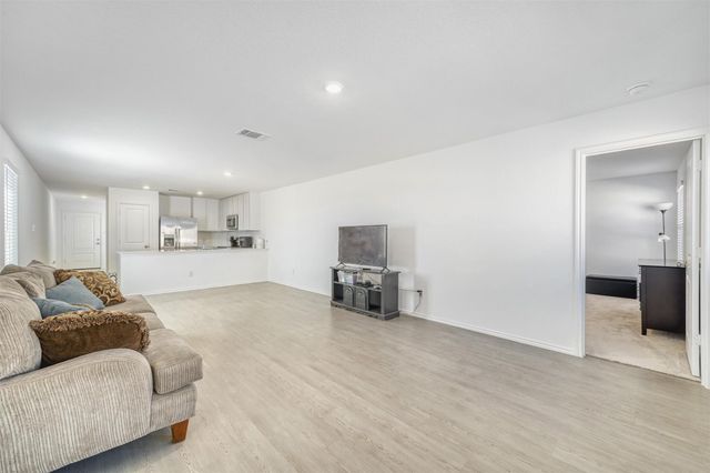 100 Burt Rainey LN, Jarrell, TX 76537