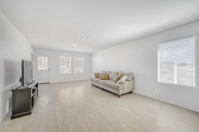 100 Burt Rainey LN, Jarrell, TX 76537