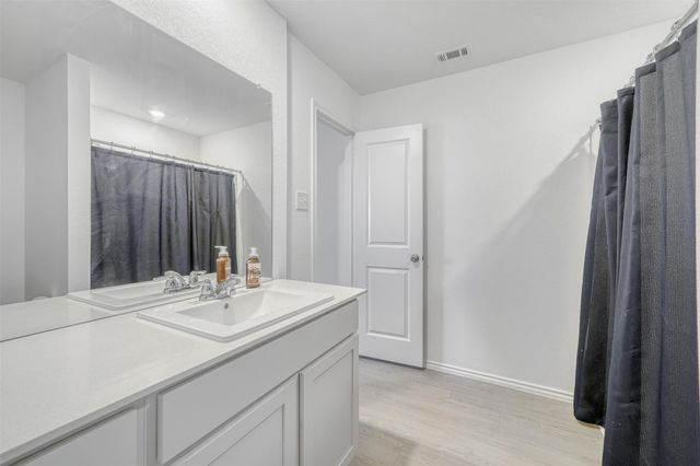 100 Burt Rainey LN, Jarrell, TX 76537