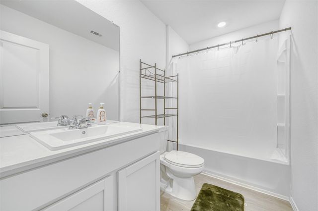 100 Burt Rainey LN, Jarrell, TX 76537