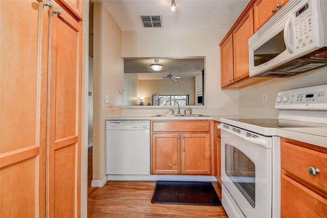 215 LIGHTHOUSE COURT 40215, Safety Harbor, FL 34695