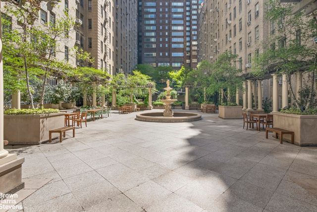 333 W 56th St Apt 6M, New York City, NY 10019