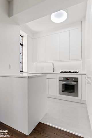 333 W 56th St Apt 6M, New York City, NY 10019