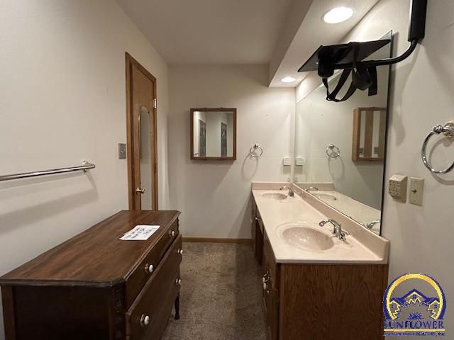 3776 SW Deer Trail DR, Topeka, KS 66610