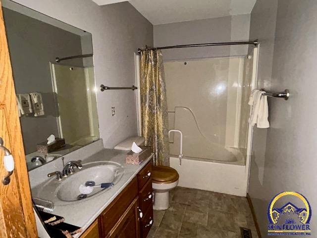 3776 SW Deer Trail DR, Topeka, KS 66610