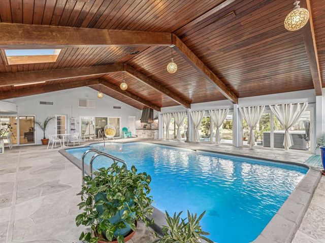 8693 15TH STREET N, St Petersburg, FL 33702