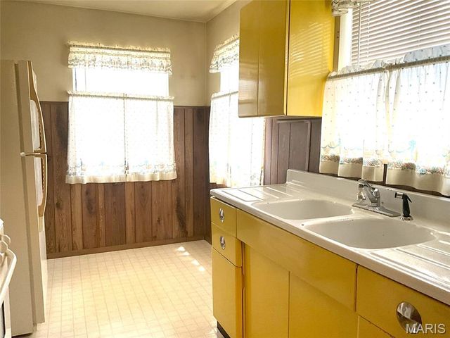 2301 Woodlawn Avenue, Granite City, IL 62040