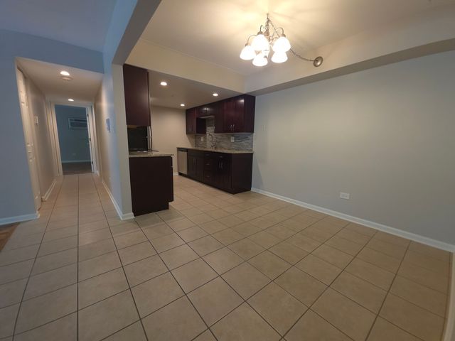 1675 Kiowa Circle 103, Naperville, IL 60565