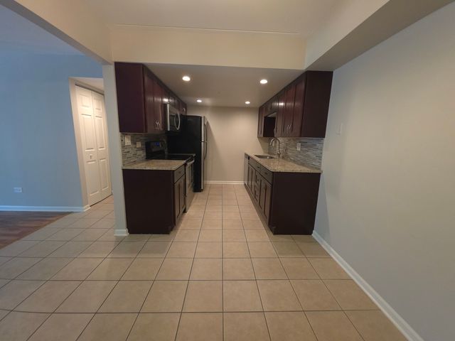 1675 Kiowa Circle 103, Naperville, IL 60565