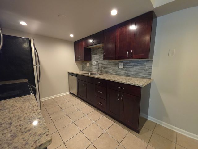 1675 Kiowa Circle 103, Naperville, IL 60565