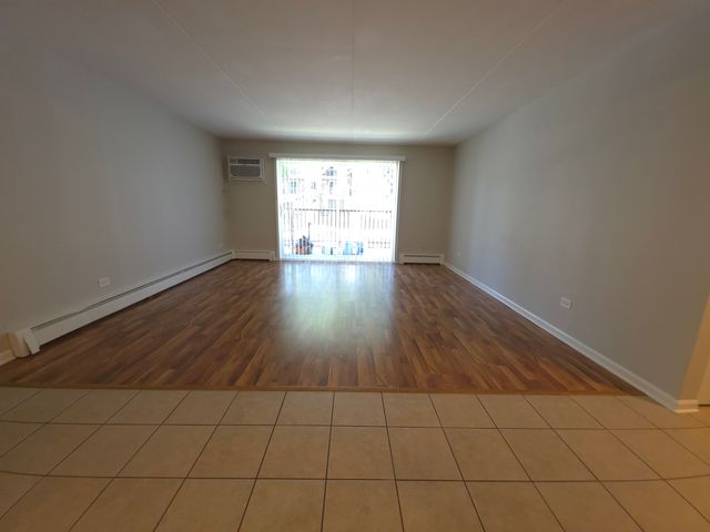 1675 Kiowa Circle 103, Naperville, IL 60565