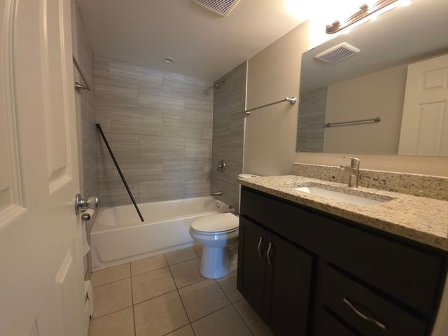 1675 Kiowa Circle 103, Naperville, IL 60565