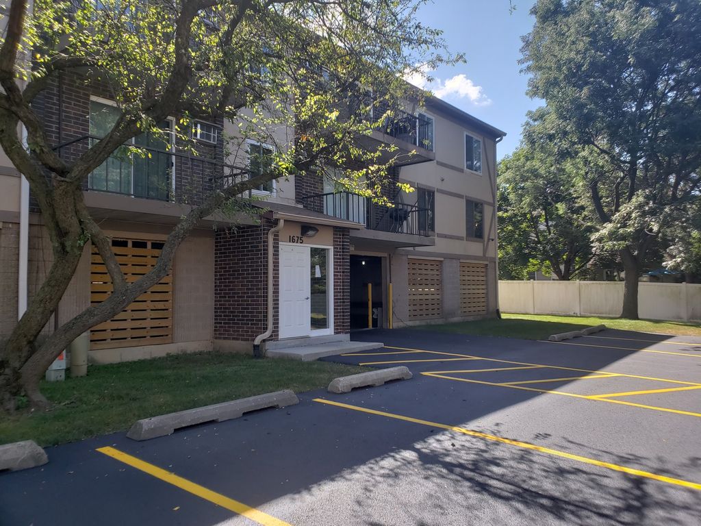 1675 Kiowa Circle 103, Naperville, IL 60565