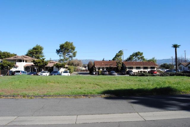 17705 Hale Ave, Morgan Hill, CA 95037