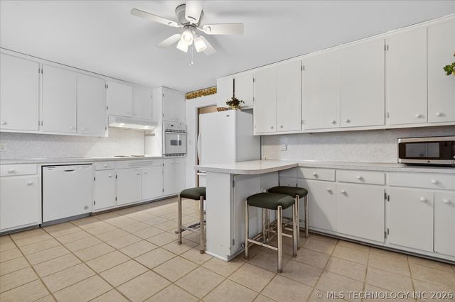 3939 Lakeview Drive, Bartlesville, OK 74006