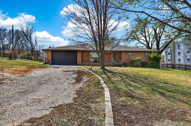 3939 Lakeview Drive, Bartlesville, OK 74006