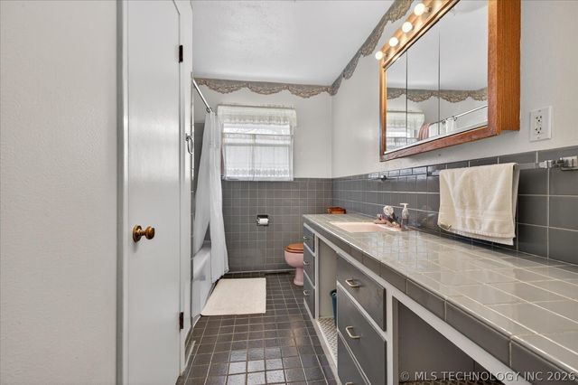 3939 Lakeview Drive, Bartlesville, OK 74006