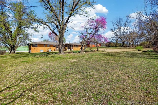 3939 Lakeview Drive, Bartlesville, OK 74006