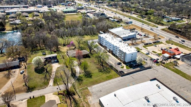 3939 Lakeview Drive, Bartlesville, OK 74006