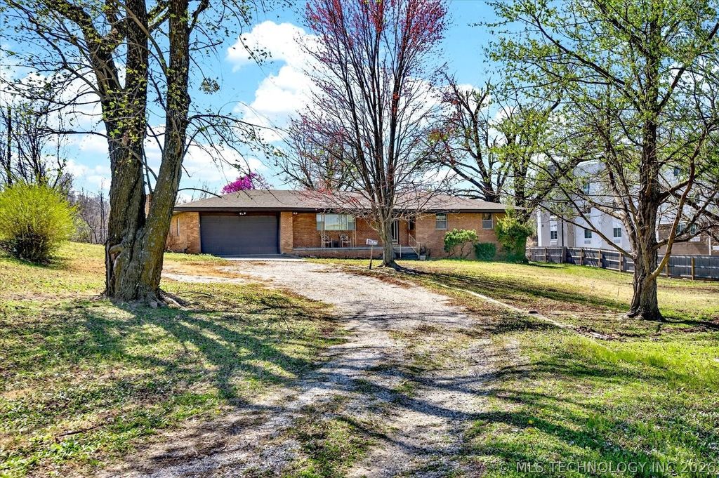 3939 Lakeview Drive, Bartlesville, OK 74006
