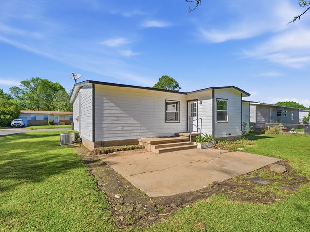328 W Burton Street, Sherman, TX 75092