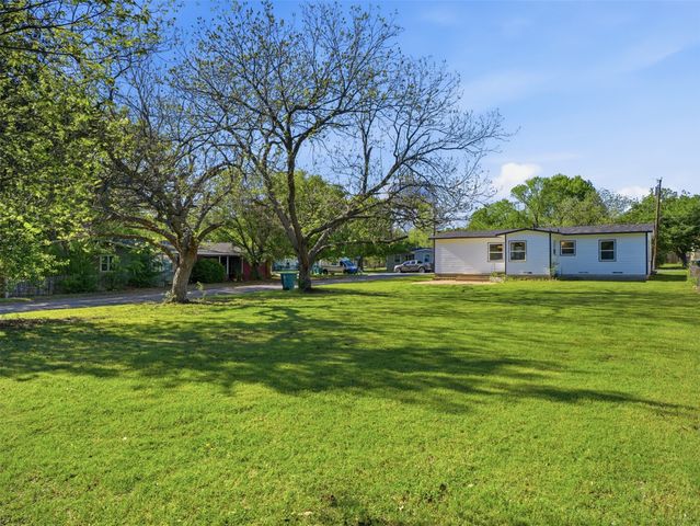 328 W Burton Street, Sherman, TX 75092