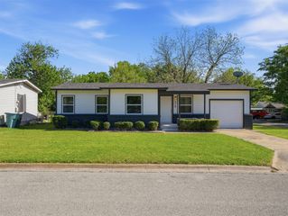 328 W Burton Street, Sherman, TX 75092
