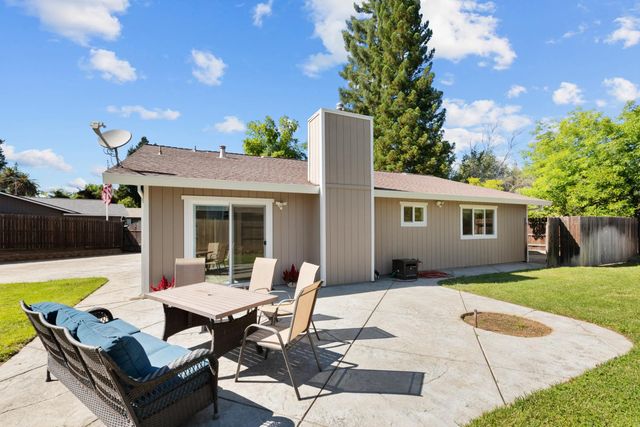 112 Sourdough Ct, Folsom, CA 95630