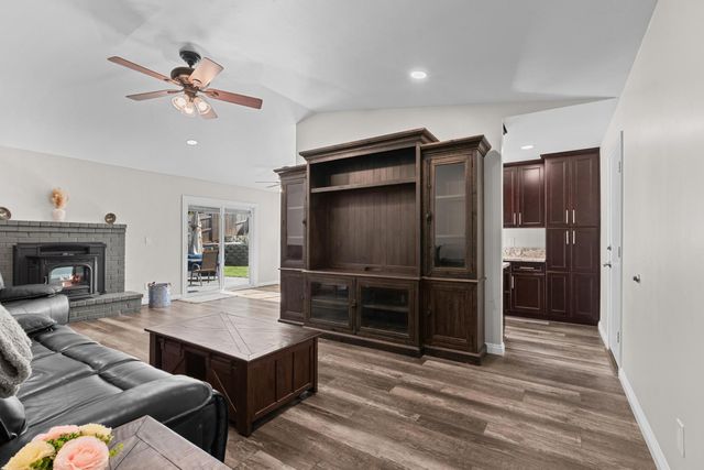 112 Sourdough Ct, Folsom, CA 95630