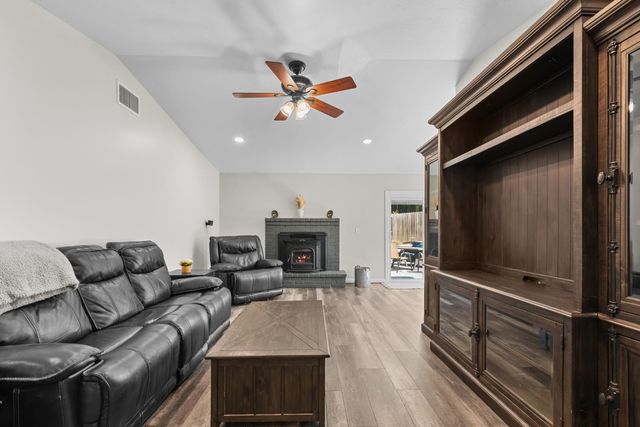 112 Sourdough Ct, Folsom, CA 95630