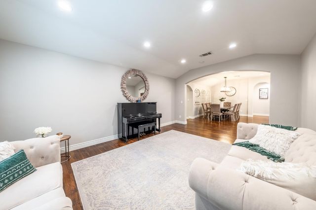 5326 Constellation Way, Sacramento, CA 95841