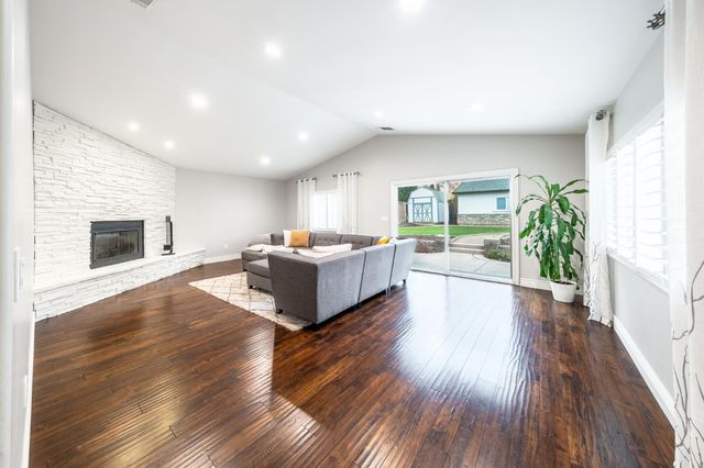 5326 Constellation Way, Sacramento, CA 95841