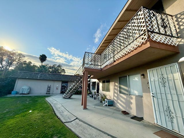 118 S Linwood Street, Visalia, CA 93291