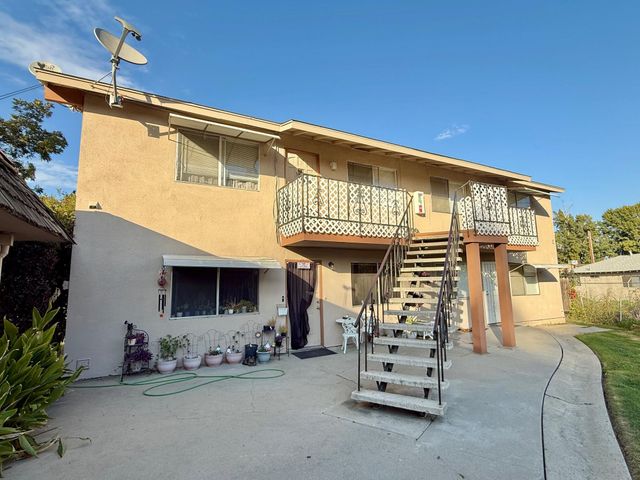 118 S Linwood Street, Visalia, CA 93291