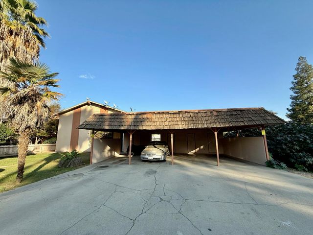 118 S Linwood Street, Visalia, CA 93291